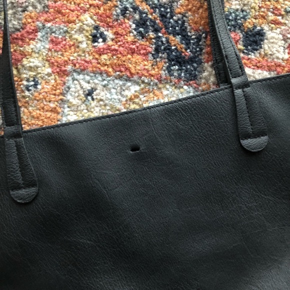 ✨2 for 35✨Faux Leather Tote - Picture 4 of 4